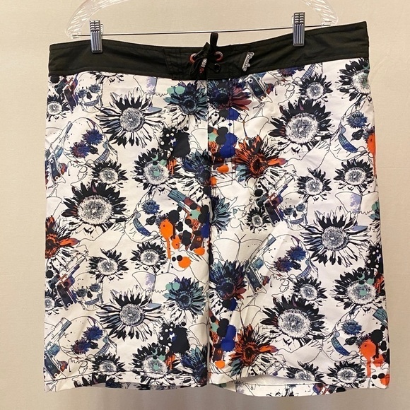 MAMBO Australia SKULL / Pistol Gun Board Shorts XL - Picture 1 of 7
